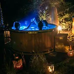 Hébergement de vacances Oaza W Puszczy Z Sauna, Bania I Jacuzzi *